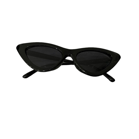 WearMe Pro Black Cat Eye Sunglasses with Zip Around Hard Case CAT007 - Picture 3 of 12
